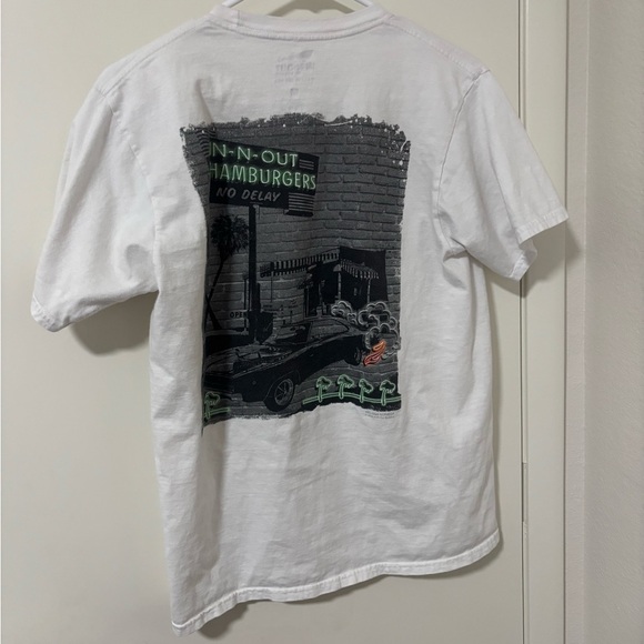 In and out California Melissa Noriega white graphic short sleeve t-shirt M - Picture 2 of 7